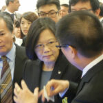 Tsai Ing-wen, alors candidate du Parti démocrate progressiste aux élections présidentielles taïwanaises, lors de sa visite du salon aéronautique TADTE. Photo  © Le Journal de l'Aviation - tous droits réservés