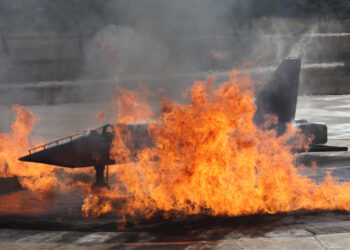 Incendie simulé d'un chasseur © Helen Chachaty / Le Journal de l'Aviation - Tous droits réservés