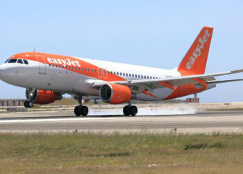 © easyJet