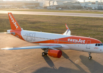 © easyJet