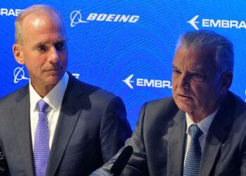 (de gauche à droite) Dennis Muilenburg et Paulo Cesar de Souza e Silva. Photo © Le Journal de l'Aviation - tous droits réservés