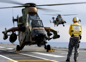 Tigre ARH sur le HMAS Canberra durant l'exercice Indo-Pacific Endeavour 2019. © Commonwealth of Australia / Department of Defence