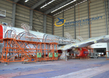 Remise en peinture d'un A320 d'AirAsia chez SAE à Kuala Lumpur. Photo © Sepang Aircraft Engineering