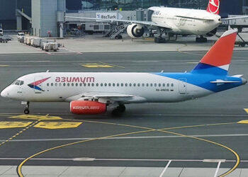 L'un des 20 Yakovlev Superjet 100 de la compagnie aérienne russe Azimuth Airlines à Instanbul. Photo © Le Journal de l'Aviation - tous droits réservés