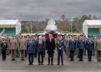 Le Cheikh Tamim ben Hamad Al-Thani en visite sur la base aérienne RAF Coningsby le 6 décembre. Photo © Amiri Diwan